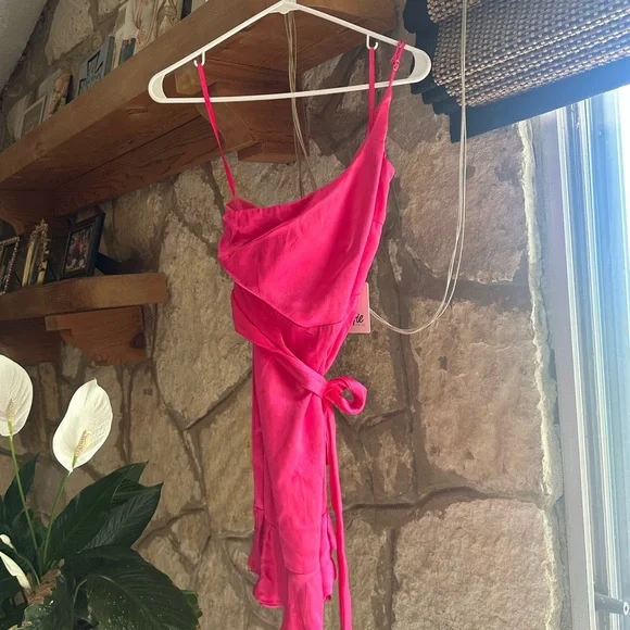 NWT Selfie Leslie DON'T WAIT UP ONE SHOULDER WAIST TIE DRESS HOT PINK - Picture 5 of 6